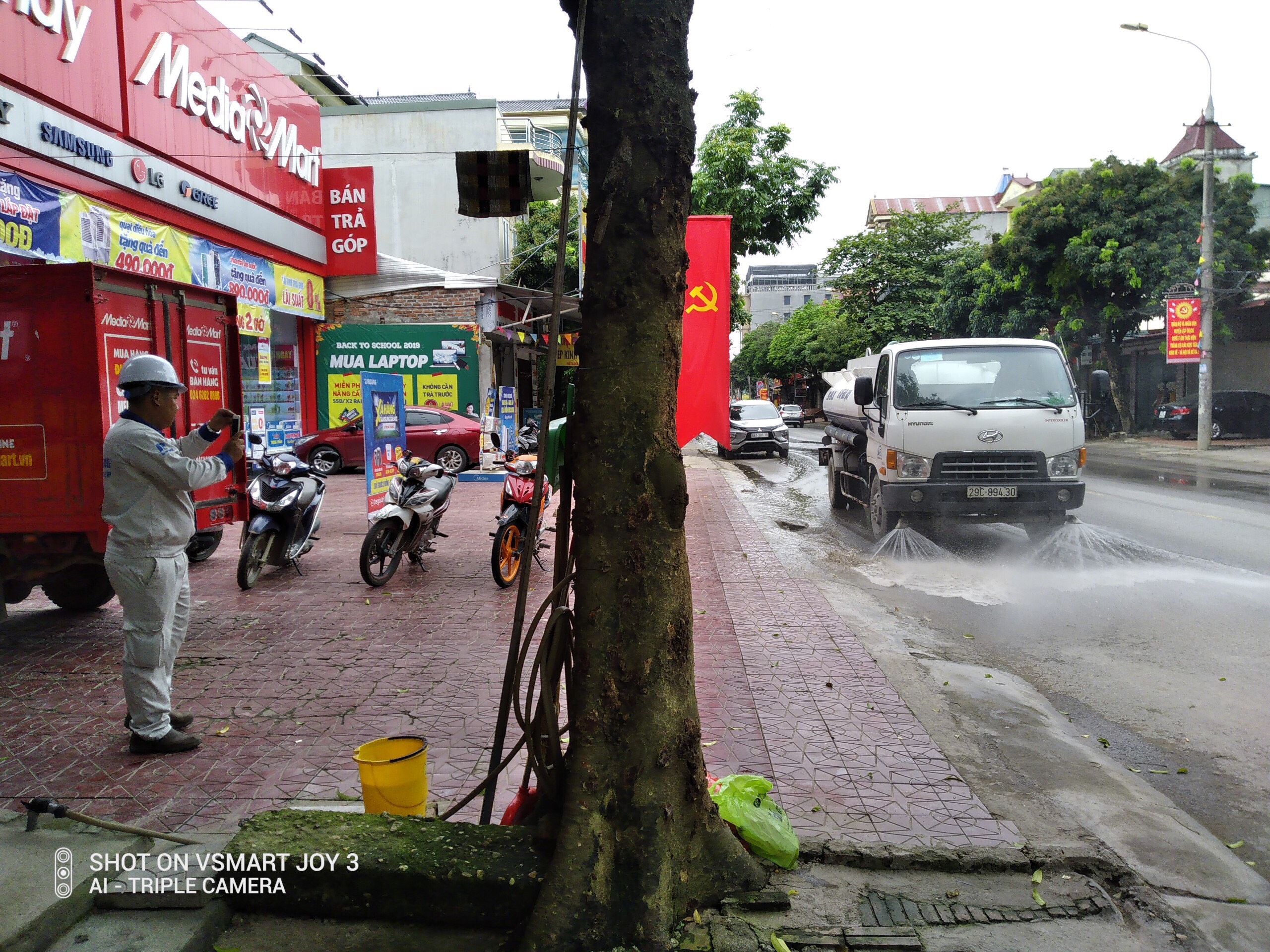 xe rửa đường ITC tại thị trấn ngày 19/5